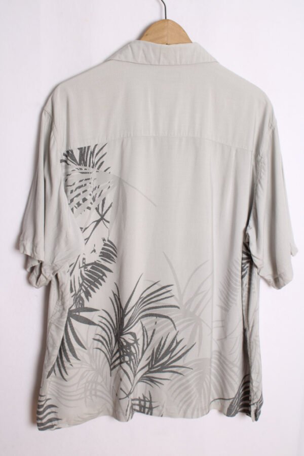 Camisa Hawaiana Gris Vintage con Hojas "XL"