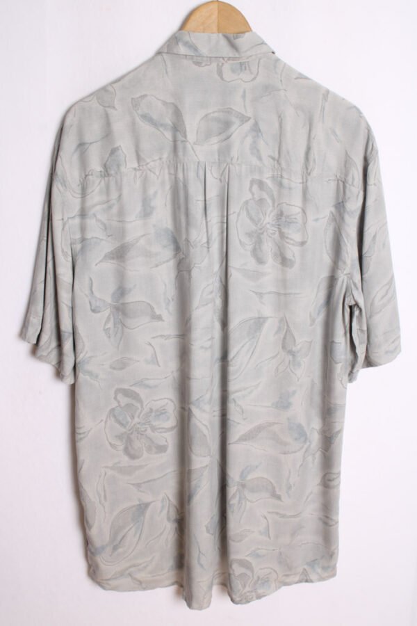 Camisa Print Hojas Vintage Tonos Grises "L"