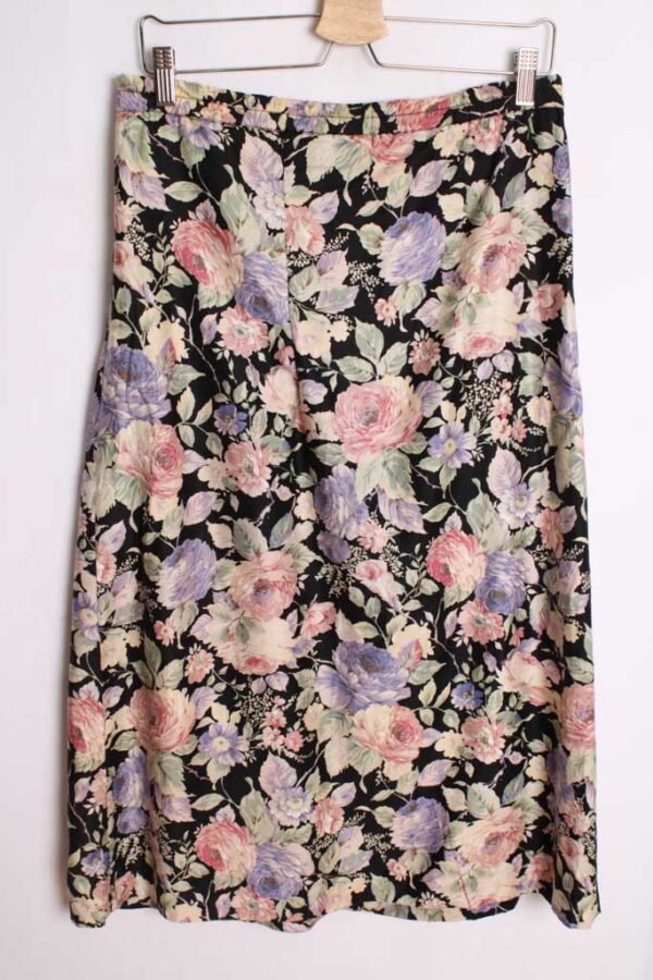 Falda Negra con Estampado de Flores "M"