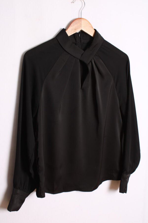 Blusa Negra Cuello Fruncido Vintage "M"