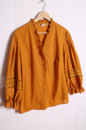 Blusa Mostaza Volante Cuello Vintage "XL"